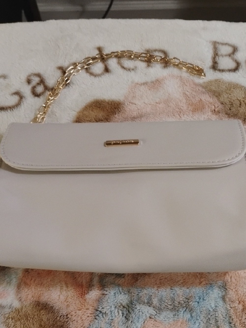 Cream Shoulder Bag with Gold Chain Strap